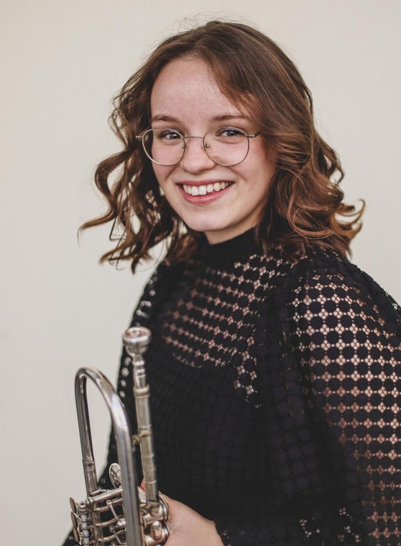 Porträt mit Trompete von Monika Harder