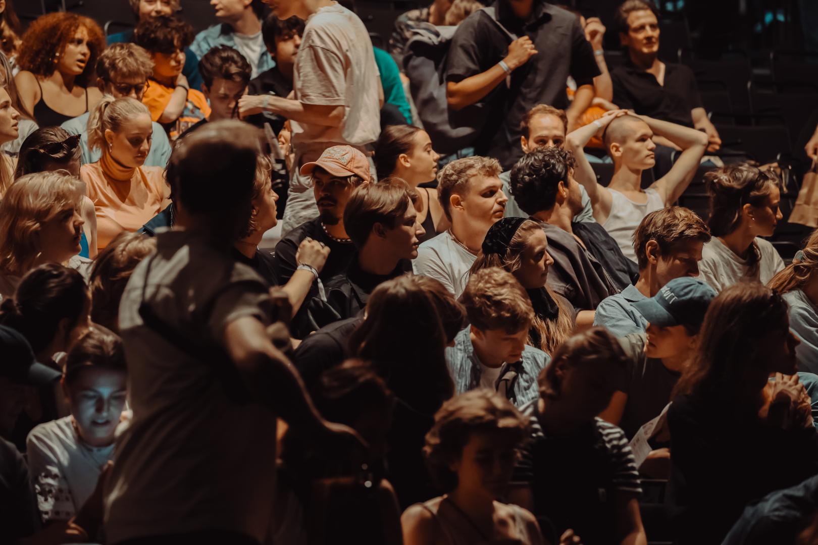 Publikum beim Schauspielschultreffen 2024 in Frankfurt.