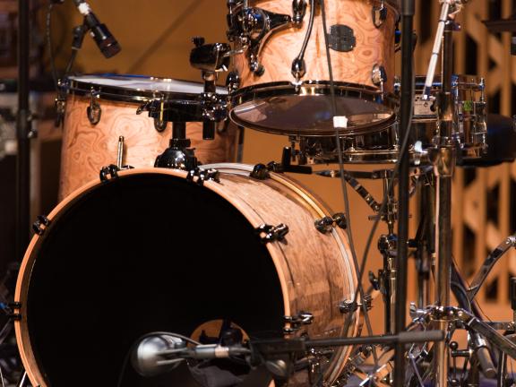 Detailaufnahme eines Drum-Sets